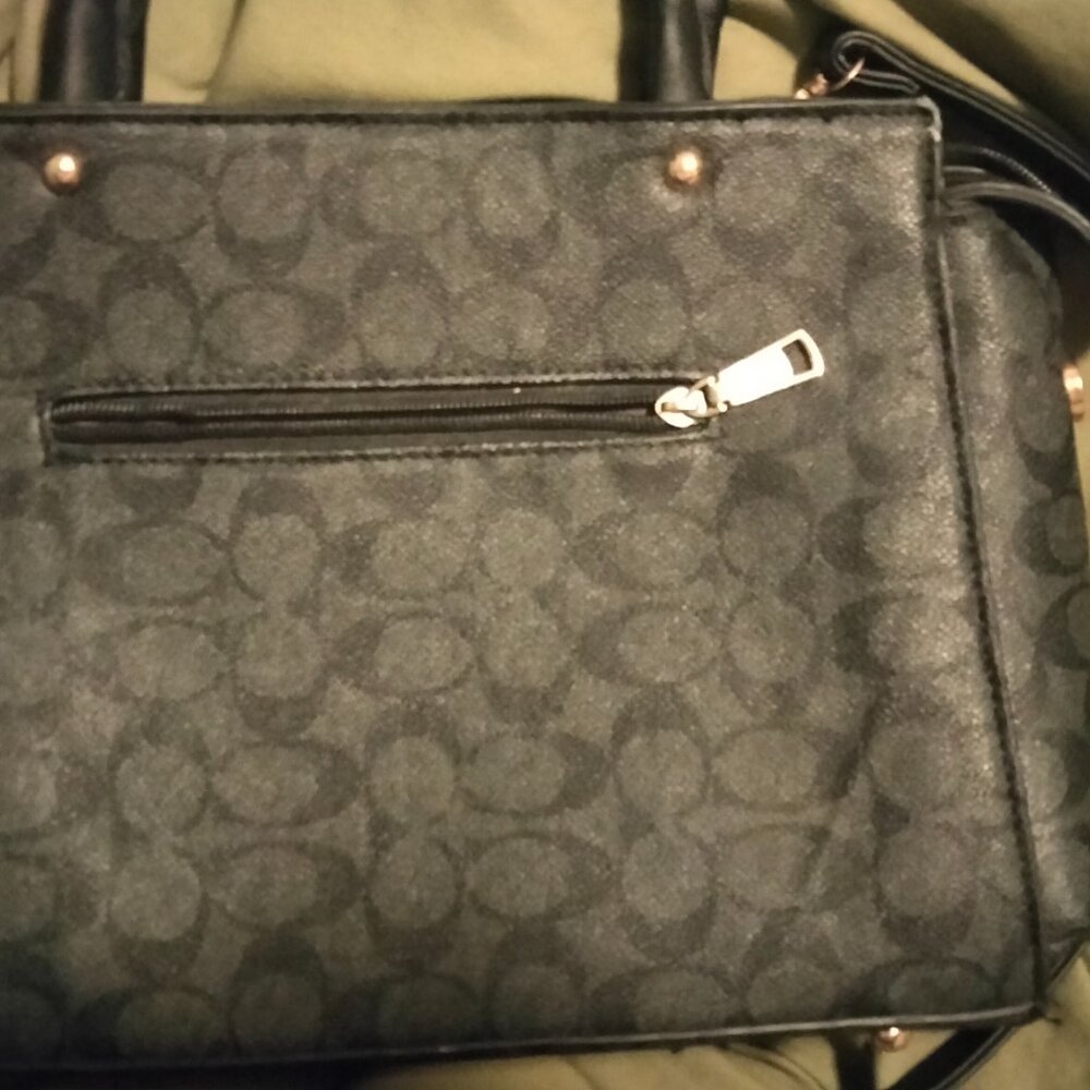 Barely used coach bag and coin purse - Picture 5 of 6